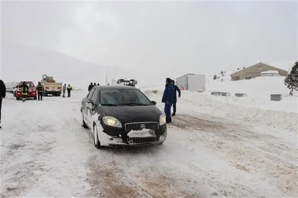Denizli'de kayak merkezinde mahsur kalan vatandaşlar kurtarıldı-5