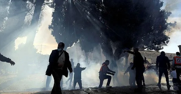 İsrail polisinden Mescid-i Aksa’ya baskın!