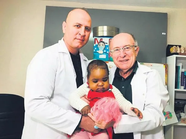 elimize-saglik-kucuk-ariana-turk-hekimlerin-elinden-sifa-buldu-1682807039860.jpeg Elimize sağlık: Küçük Ariana Türk hekimlerin elinden şifa buldu!-2