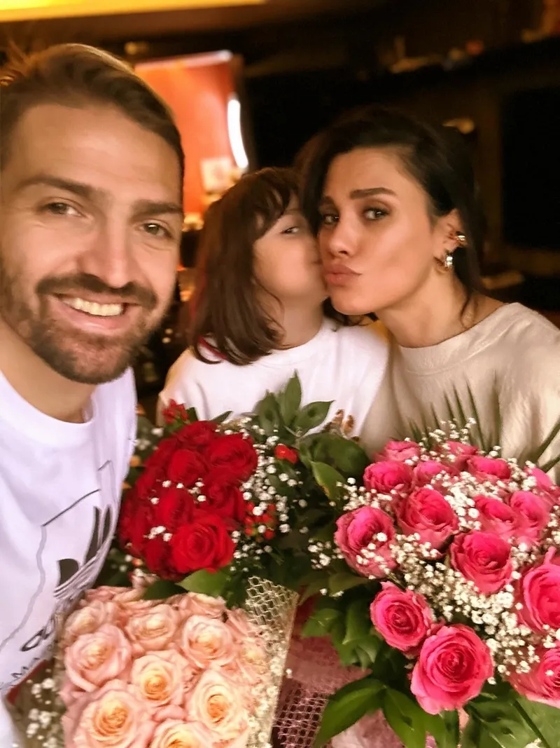 sukran-ovali-ve-caner-erkinin-kutuphane-sinavi-1775654445267.jpg Şükran Ovalı ve Caner Erkin’in kütüphane sınavı! Yılmaz Erdoğan’ın evinde donup kaldıkları o an!-7