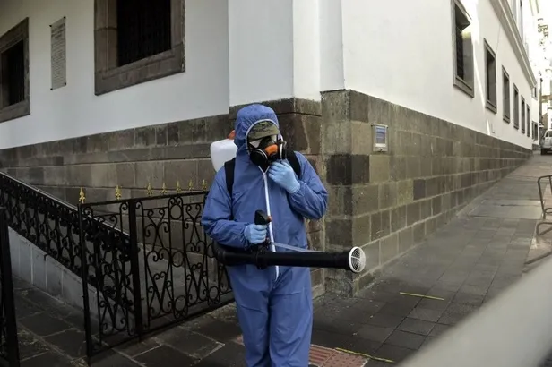 Ekvador'da koronavirüsten ölenler resmi rakamların tam 15 katı! Cesetler karton tabutlarla...-3