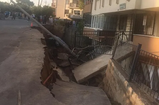 İzmir'de korkunç olay! İstinat duvarı çöktü