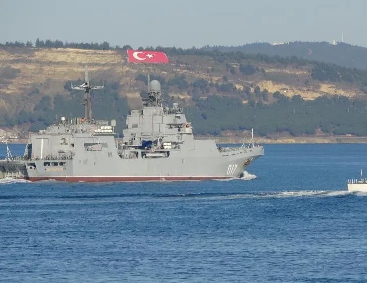 Rus çıkarma gemileri Karadeniz’e ilerliyor