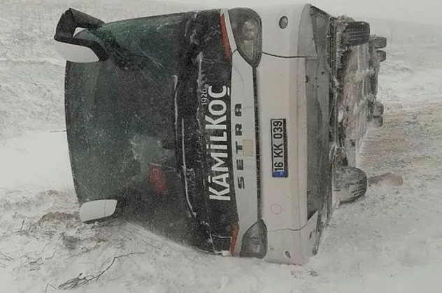 Son dakika: Konya'da feci kaza! Yolcu otobüsü devrildi: 1'i ağır 6 yaralı