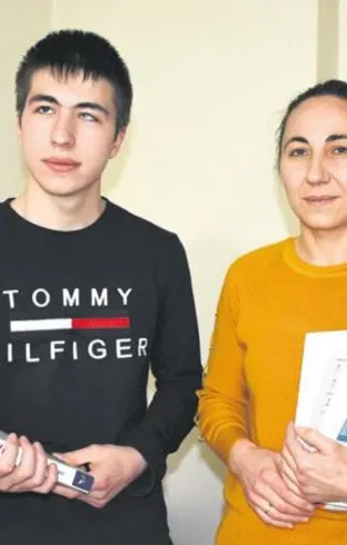 Görme engelli oğlu için antrenörlük belgesi aldı, onu hem üniversiteye hem de şampiyonalara hazırladı