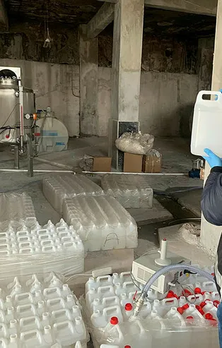 İstanbul'da 5 tonu aşkın etil alkol ele geçirildi!