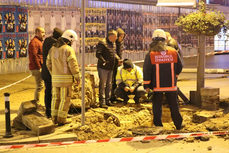 İstanbul'da iş makinesi doğal gaz borusunu patlattı - 3