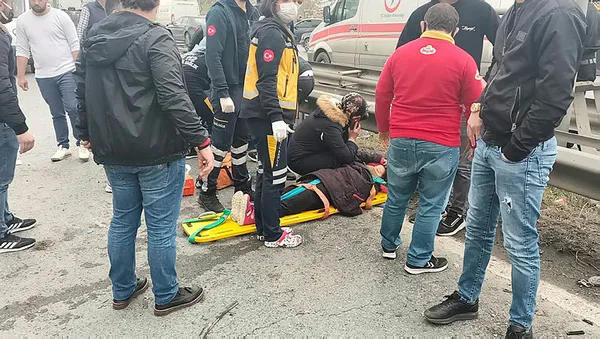 son-dakika-esenyurt-tem-baglanti-yolunda-feci-kaza-trafik-kilitlendi-1614772486645.jpg SON DAKİKA! Esenyurt TEM bağlantı yolunda feci kaza! Trafik kilitlendi-2