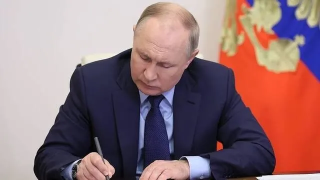 vladimir-putinden-flas-karar-ukrayna-ile-savasan-vatandas-olabilecek-1704378570988.jpeg Vladimir Putin'den flaş karar: Ukrayna ile savaşan vatandaş olabilecek-1