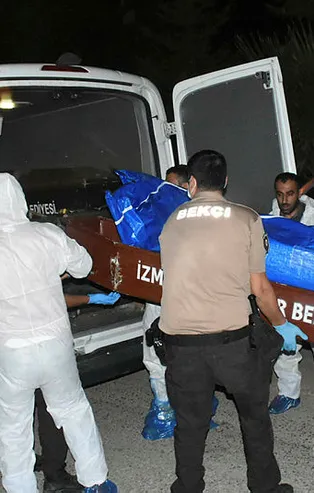 İzmir'de korkunç olay! Daireden kötü kokular gelince...