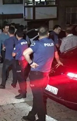 Ataşehir'de sokakta 2 el bombası bulundu