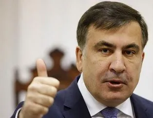 Saakaşvili’ye Atina’da yumruklu saldırı