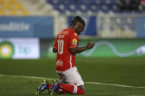 ozel-haber-i-fenerbahcede-lincoln-henrique-icin-sona-dogru-portekizli-gazetecisi-takvimcomtrye-konustu-teklif-1654872933089.jpeg Özel Haber I Fenerbahçe'de Lincoln Henrique için sona doğru! Portekizli gazetecisi Takvim.com.tr'ye konuştu: Teklif aldılar-6