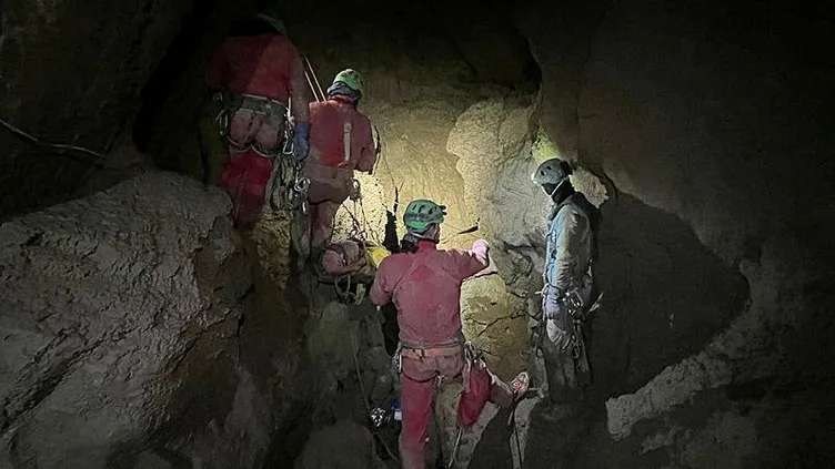 1276 metre derinlikte mide kanaması geçiren ABD'li dağcı 9 gün sonra kurtarıldı!