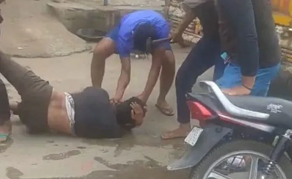 hindular-lokman-isimli-musluman-genci-inek-eti-tasidigini-one-surerek-linc-etti-1596226595510.jpg Hindular, Lokman isimli Müslüman genci, inek eti taşıdığını öne sürerek linç etti-2