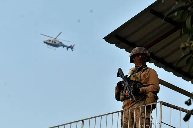 Adana'da helikopter destekli çete operasyonu! Çok sayıda gözaltı var