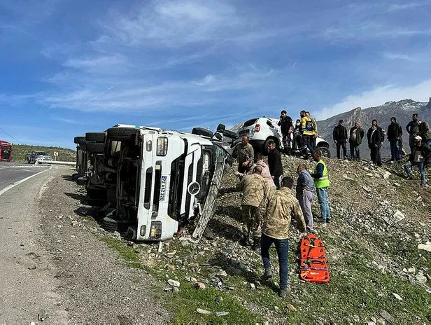 Şırnak'ta tır ile hafif ticari aracın çarpıştığı kazada 3 ölü-3