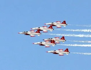 Türk Yıldızları’ndan gövde gösterisi