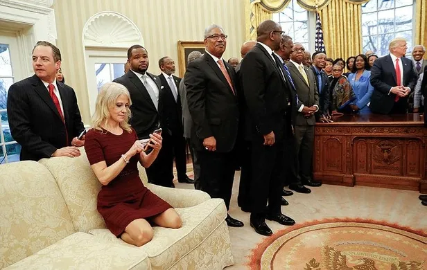 Trump'ın ekibinde şok ayrılık: Başdanışman Kellyanne Conway ay sonunda görevini bırakacağını açıkladı-2