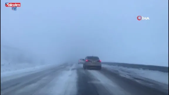 Ardahan’da kar ve tipi ulaşımı vurdu