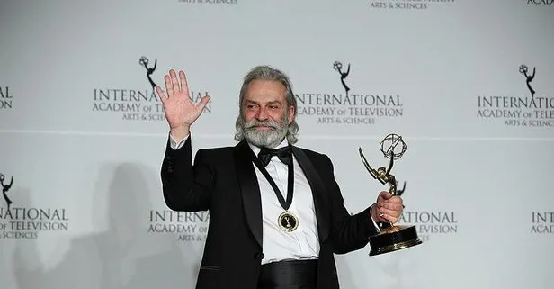 Ünlü oyuncu Haluk Bilginer 47. Uluslararası Emmy Ödülleri’nde ‘En İyi Erkek Oyuncu’ seçildi