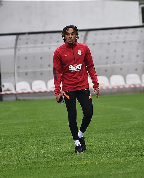 hollandali-yildiz-babelle-yollari-ayirmaya-hazirlanan-galatasaray-yerine-emil-ceideyi-istiyor-1640557023027.jpeg Hollandalı yıldız Babel'le yolları ayırmaya hazırlanan Galatasaray yerine Emil Ceide'yi istiyor!-3