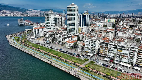 İzmir'de TCG Anadolu'ya 3'üncü de gününde büyük ilgi! Kilometrelerce kuyruk oluştu - 24