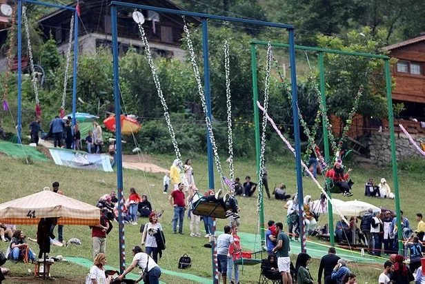 Ayder'de salıncaktan düşen adam yaralandı-2