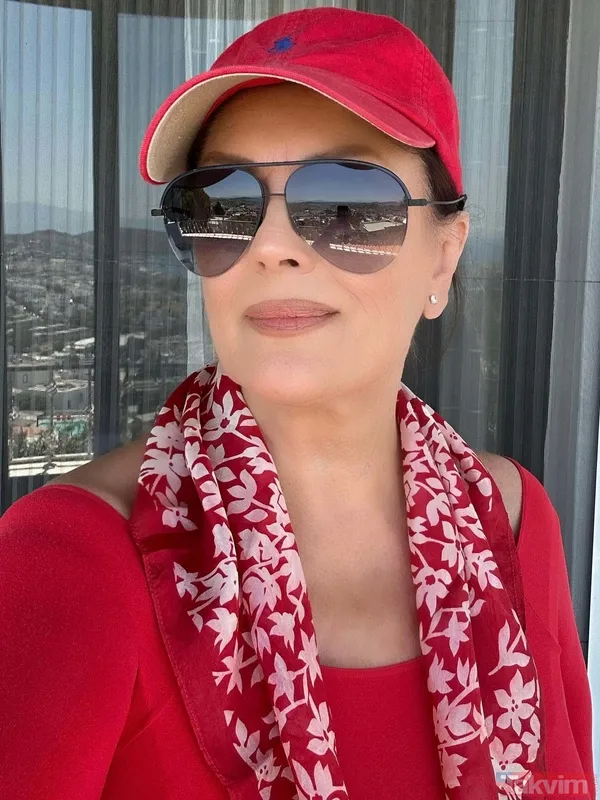 Ateş burcu kırmızı sever! Yeşilçam’ın 70’lik güzelinden parmak ısırtan tatil pozları - 11