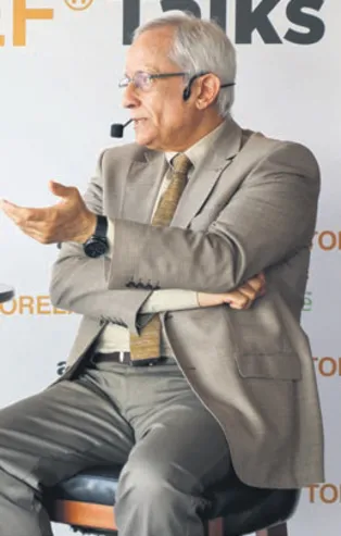 Dünya coronavirüse çare bulamadı! Fitoterapi uzmanı sosyeteyi bir pastille kandırdı...