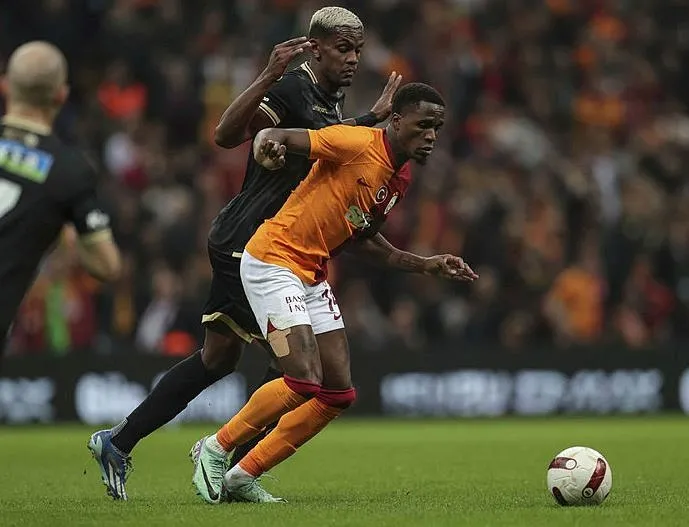 kronik-sakat-denilen-wilfried-zaha-bu-sezon-ligde-584-dakika-forma-giyip-5-gol-1-asistle-oynadi-1701039521489.jpeg Kronik sakat denilen Wilfried Zaha bu sezon ligde 584 dakika forma giyip 5 gol, 1 asistle oynadı-2