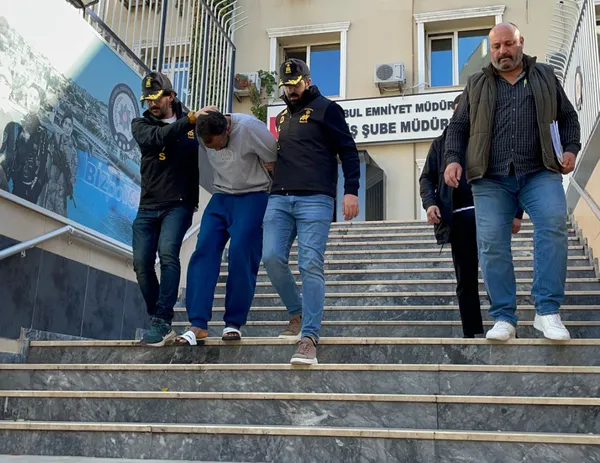 Fatih'te kan donduran olay! Eşini otel odasında tornavida ile öldürdü-2