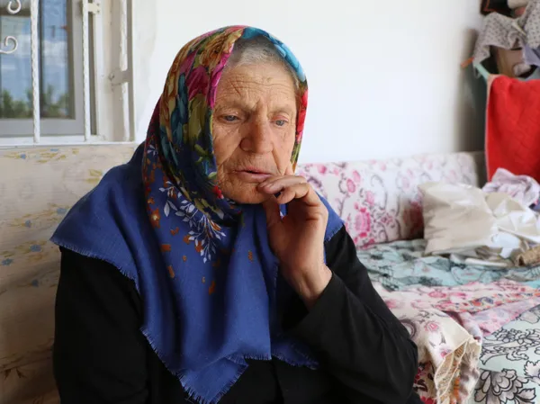 denizlide-76-yasindaki-kadin-para-ve-ziynet-esyalarinin-calindigini-jandarma-gelince-ogrendi-uzuntuden-bayildi-1652609418684.jpg Denizli'de 76 yaşındaki kadın para ve ziynet eşyalarının çalındığını jandarma gelince öğrendi! Üzüntüden bayıldı-3