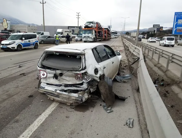 bursa-inegolde-20-ton-su-yuklu-tir-devrildi-otomobil-surucusu-yaralandi-1647867643369.jpg Bursa İnegöl'de 20 ton su yüklü TIR devrildi: Otomobil sürücüsü yaralandı-2