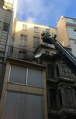 İstiklal Caddesi'nde korkutan yangın!