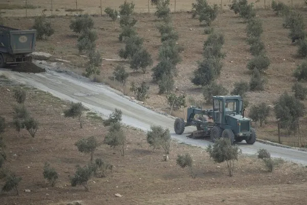Askeri araçlar sınırda hazır bekliyor-8