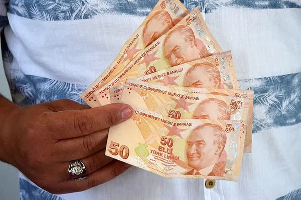 50-tl-para-cekti-basina-talih-kusu-kondu-koleksiyoncularda-fiyati-dudak-ucuklatiyor-1602324117089.jpg 50 TL para çekti, başına talih kuşu kondu! Koleksiyoncularda fiyatı dudak uçuklatıyor!-4