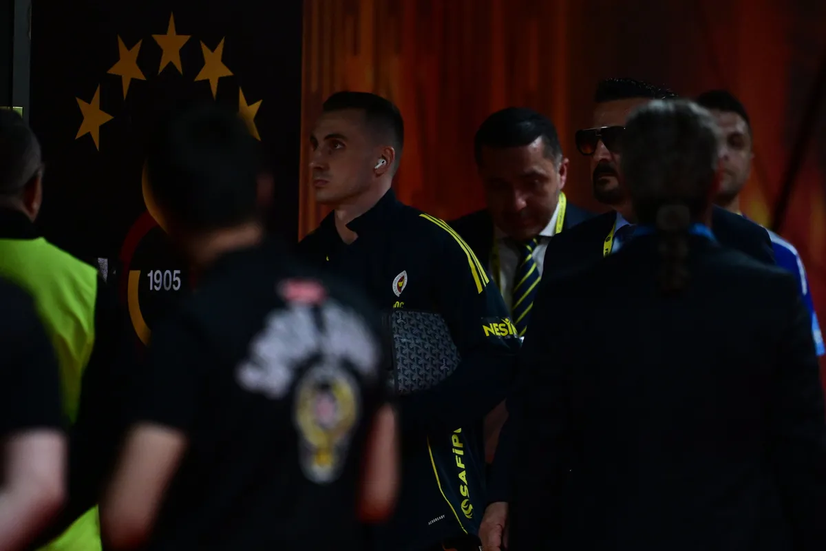fenerbahcenin-yildizi-kerem-akturkogluna-galatasaray-taraftarindan-tepki-1777220003258.jpg Kerem Aktürkoğlu ilk kez Rams Park'a çıktı