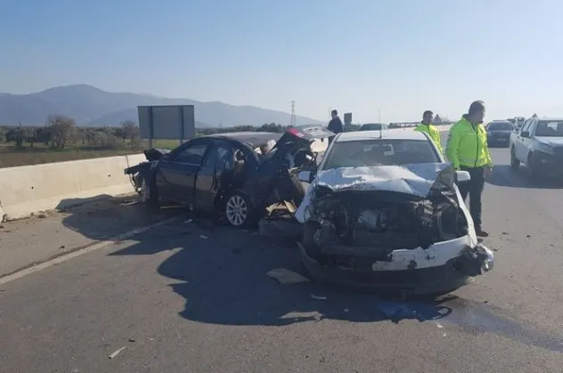 İzmir'de feci kaza! 3'ü ağır 8 yaralı var