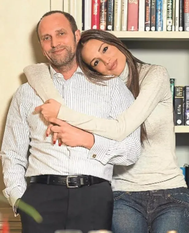 adnan-aksoydan-bosanmak-uzere-olan-guzide-duran-paylasimlarla-esini-bombaladi-kendisine-yeteri-kadar-1646594697314.jpeg Adnan Aksoy’dan boşanmak üzere olan Güzide Duran paylaşımlarla eşini bombaladı! "Kendisine yeteri kadar..."-2