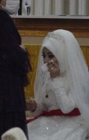 Yasağa rağmen düğün yaptı! Yakalanınca hüngür hüngür ağladı