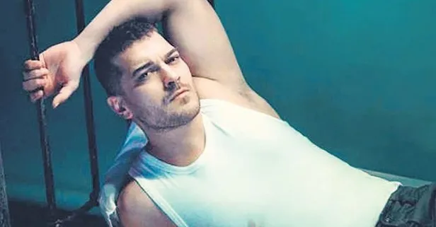 Yeni dizisi için tarzını değiştirmişti! Çağatay Ulusoy beyaz atletiyle poz verdi