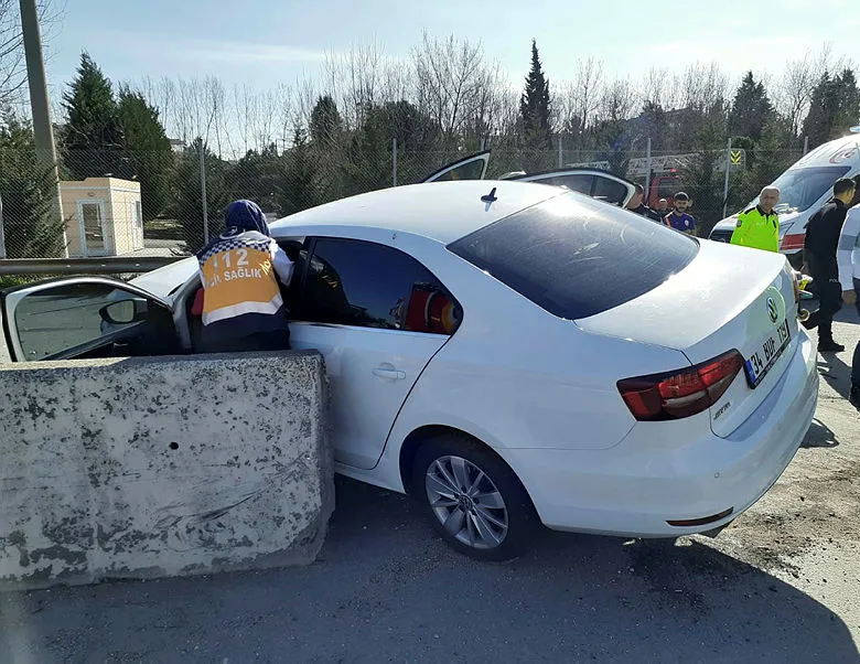 Trafikte fenalık geçiren sürücü TEM’de ölümden döndü