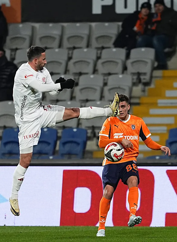 basaksehir-antalyaspor-macinda-kazanan-yok-0-0-1773861813365.jpeg Başakşehir - Antalyaspor maçında kazanan yok: 0-0-3
