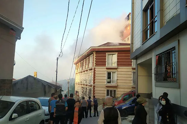 İstanbul Eyüp'te korkutan yangın!