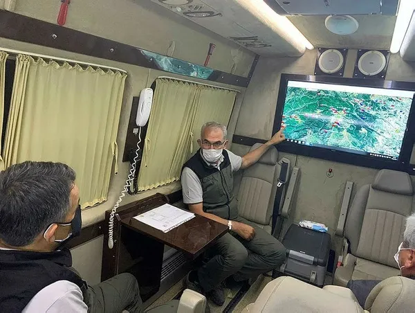 hataydaki-yangina-karsi-ates-teknigiyle-mudahale-ediliyor-bakan-pakdemirli-incelemelerde-bulundu-1599443477416.jpeg Hatay'daki yangına "karşı ateş" tekniğiyle müdahale ediliyor! Bakan Pakdemirli incelemelerde bulundu-1