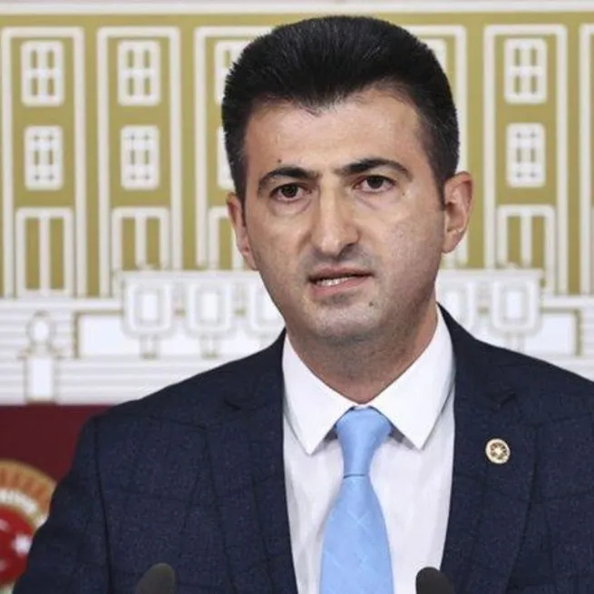 CHPnin ihanet listesi sonrası tartışmalar sürüyor! CHPde PKK-FETÖ kontenjanı mı açıldı?