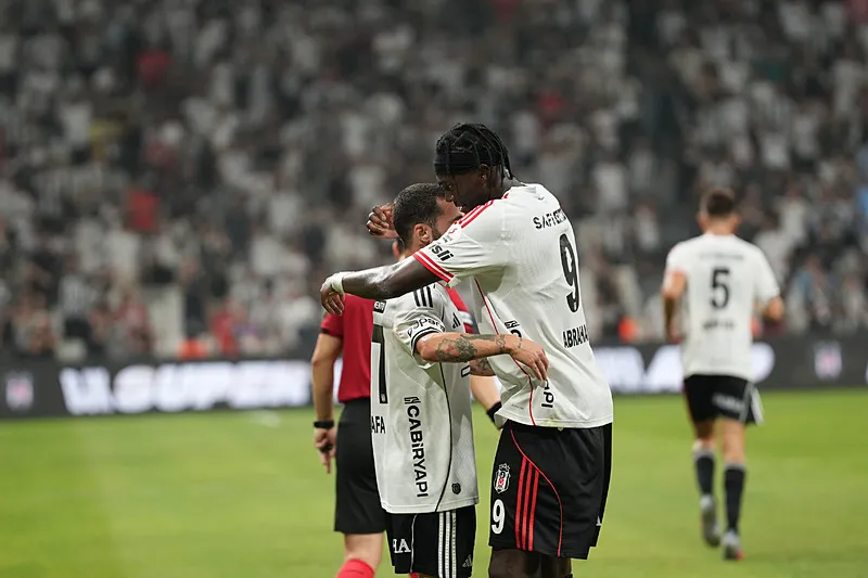 Solskjaer'in kozu orta saha! Beşiktaş'ın 11'i netleşti - 6