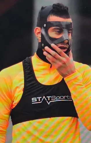 Galatasaray'da Belhanda özel maskesi ile antrenmana katıldı