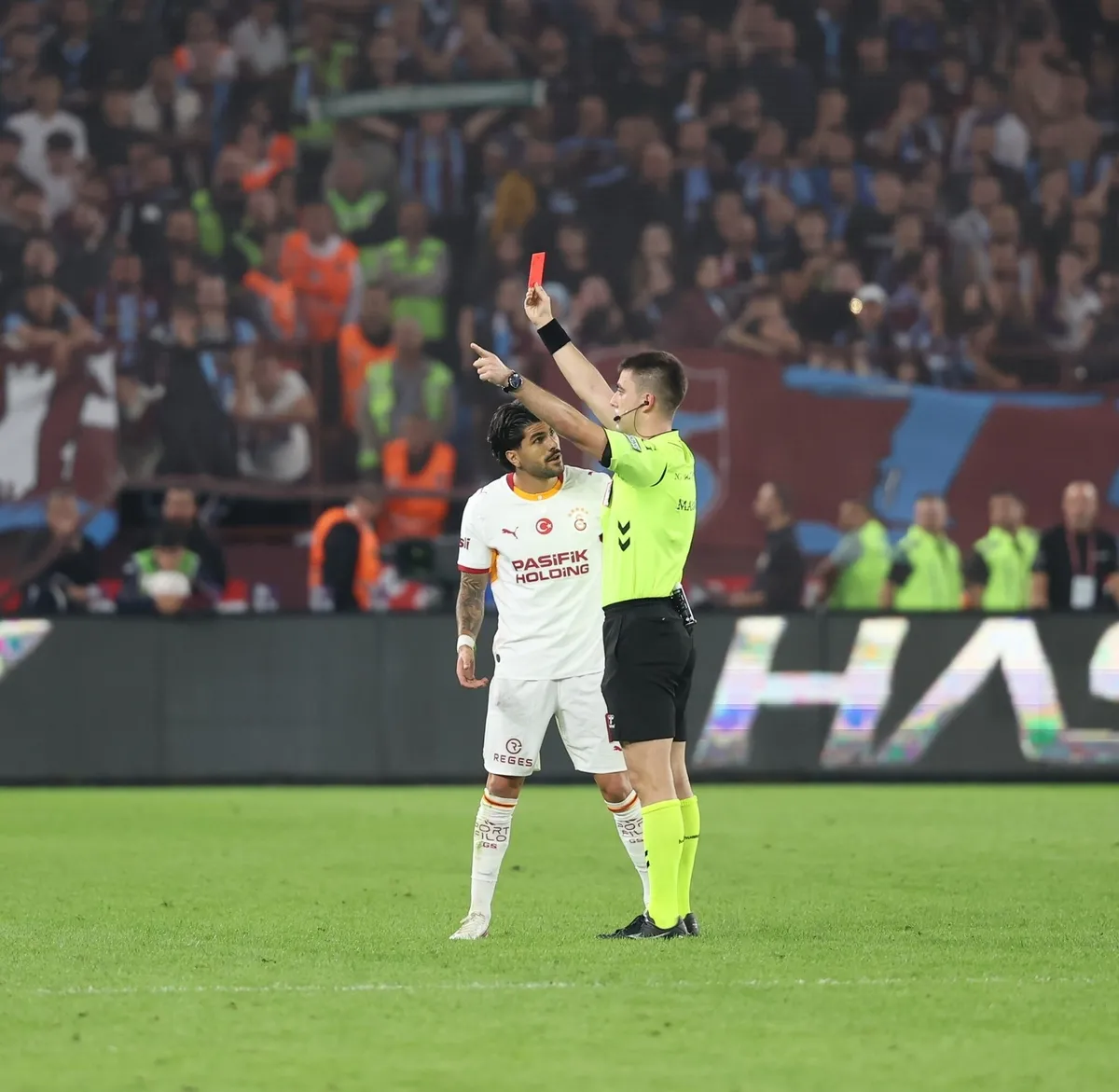 Salah 'Fırtına'sı! Trabzonspor'a övgü Galatasaray'a sert eleştiri: Okan Buruk toplantıya çıkmamak için kırmızı gördü-8